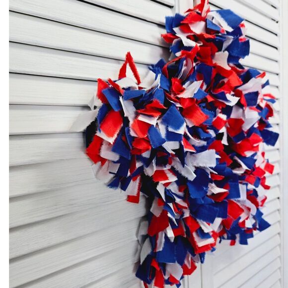 HAND CRAFTED Red White & Blue Americana Patriotic 4th of July Star Rag Wreath - Picture 2 of 4